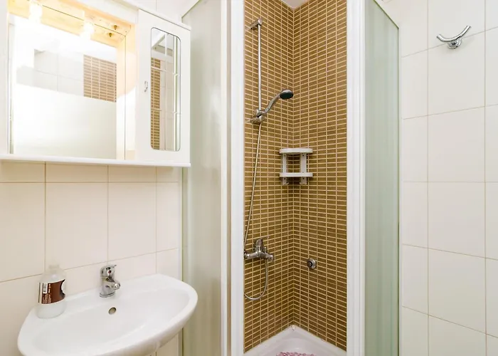 Charming In With Sea View - 45 M² Apartment *